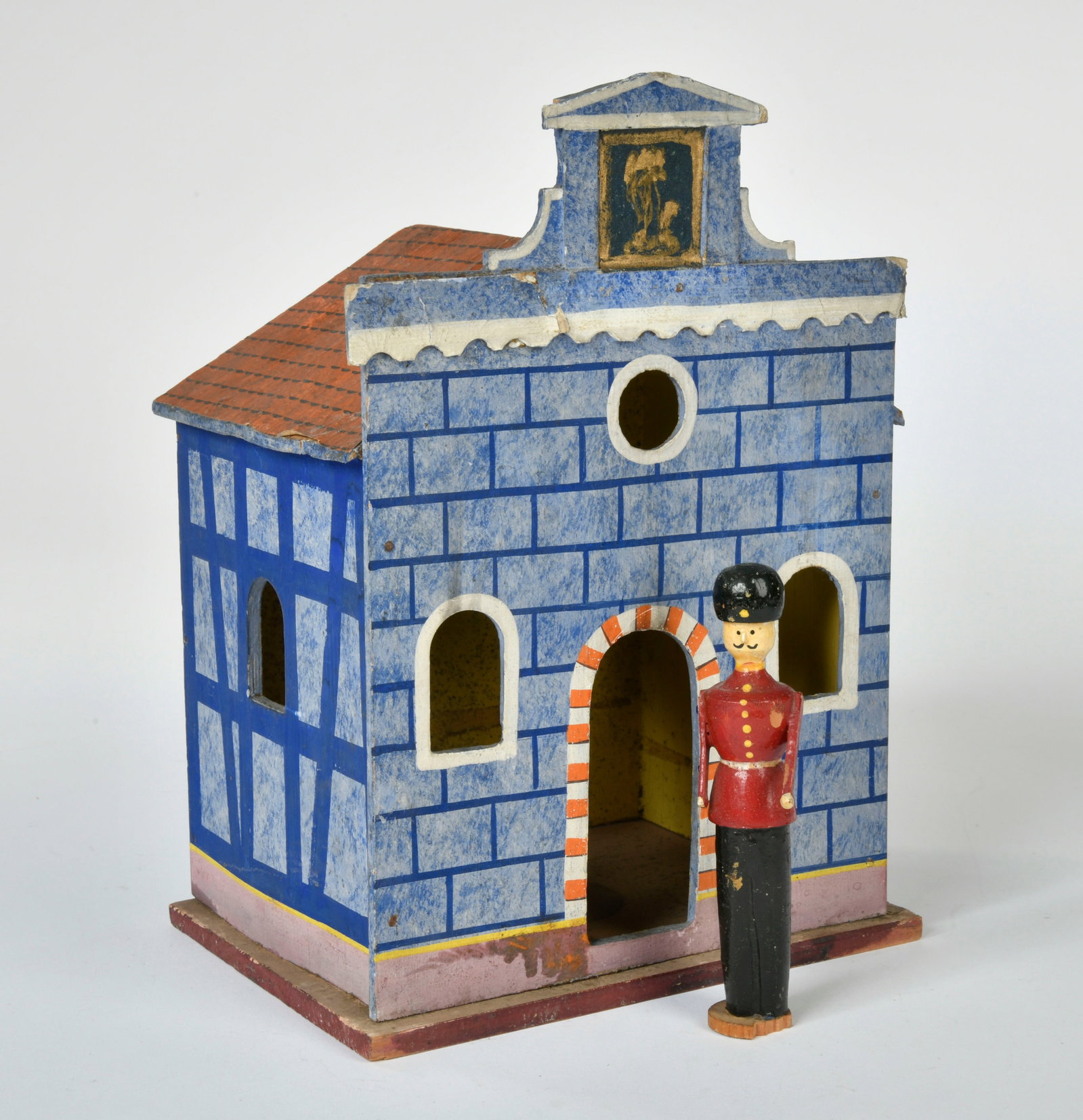 Erzgebirge, Soldat und Lagerhaus: Erzgebirge, soldier and warehouse, Germany, ca. 1900, soldier 13.5 cm, warehouse 27 cm, wood, traces of age