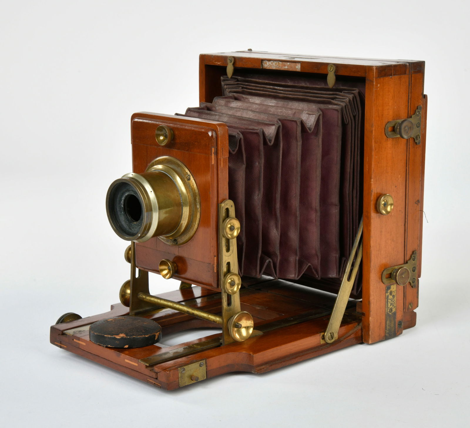 J. Lancaster & Sons, Reisekamera: J. Lancaster & Sons, travel camera for half plates, The 1894 Instantograph Patent, mahogany, very good condition, with Lancaster 13 cm lens + cap, wine-red bellows