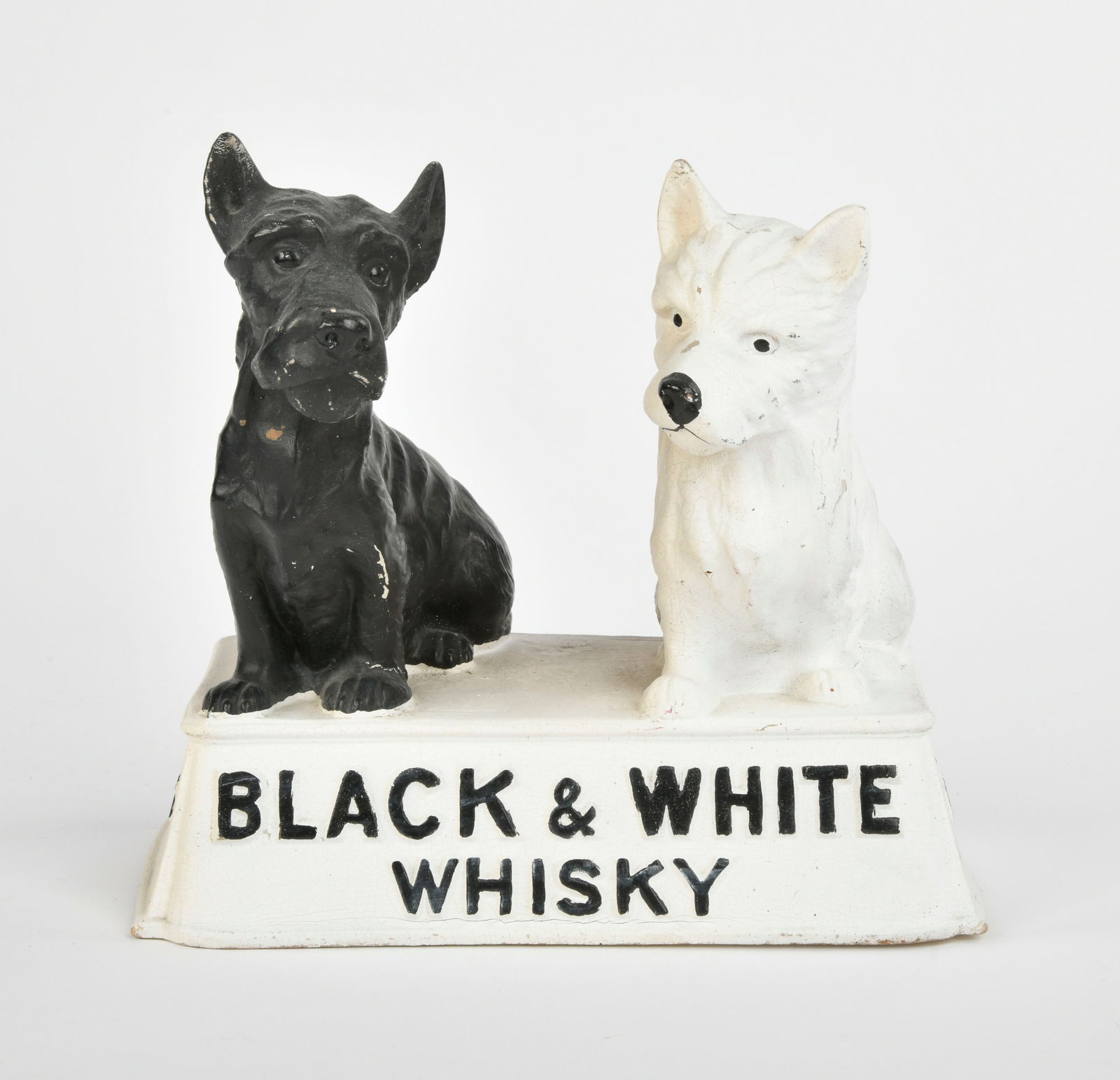 Black & White Whisky, Aufsteller Werbefigur: Black & White Whisky, Aufsteller Werbefigur, 24 cm, Gips, Z 1-2