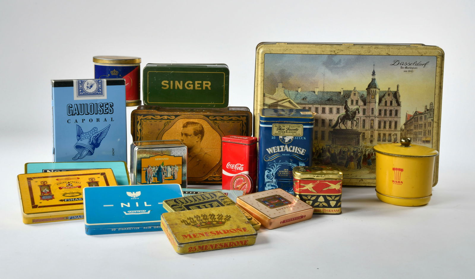 Konvolut Blechdosen, Kaffee, Tabak u.a.: Konvolut Blechdosen, Kaffee, Tabak u.a., 4-32 cm, meist sehr gut