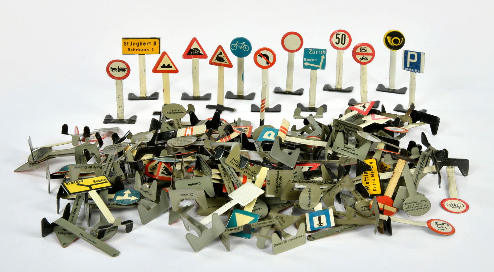 Grosses Konvolut Verkehrsschilder: Grosses Konvolut Verkehrsschilder, Blech, 5-6 cm, Germany, meist Z 1