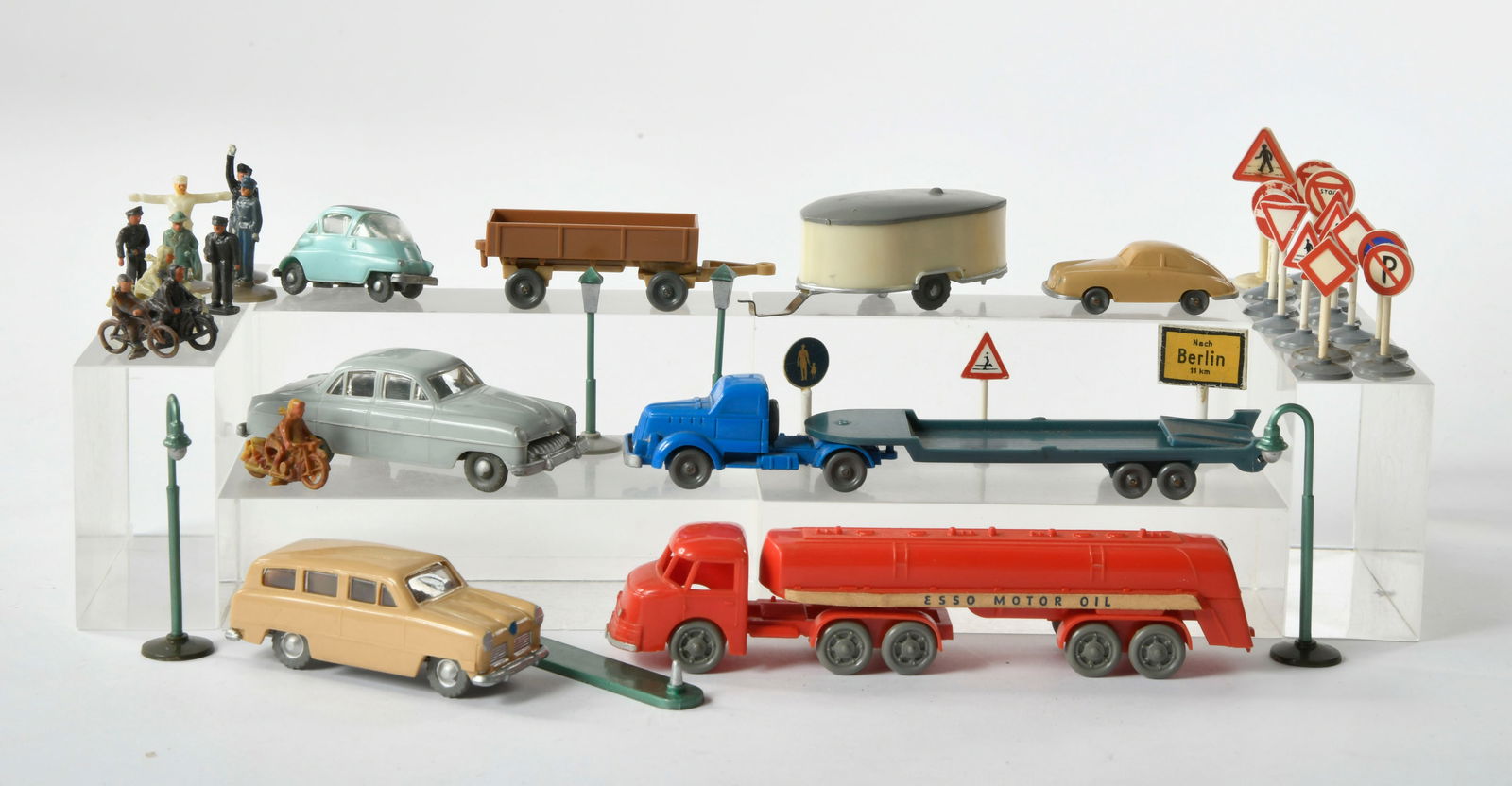 Siku, Wiking, Fahrzeuge, Verkehrszeichen, Figuren: Siku, Wiking, Fahrzeuge, Verkehrszeichen, Figuren, W.-Germany, Kst, meist Z 2