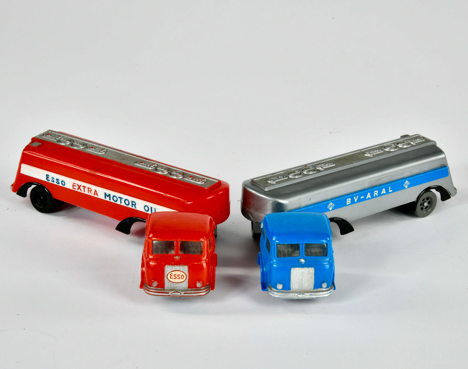 Siku, 2 x V45 Tanklaster Aral + Esso (1 of 1)