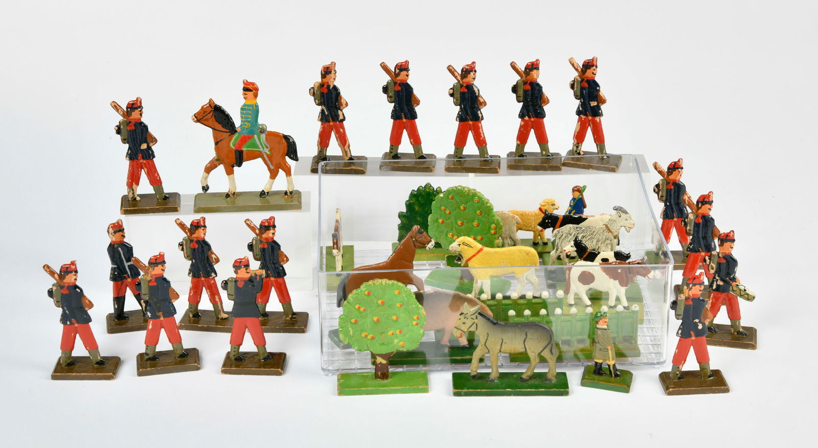 33 Flachfiguren, Bauernhof und Soldaten (1 of 1)