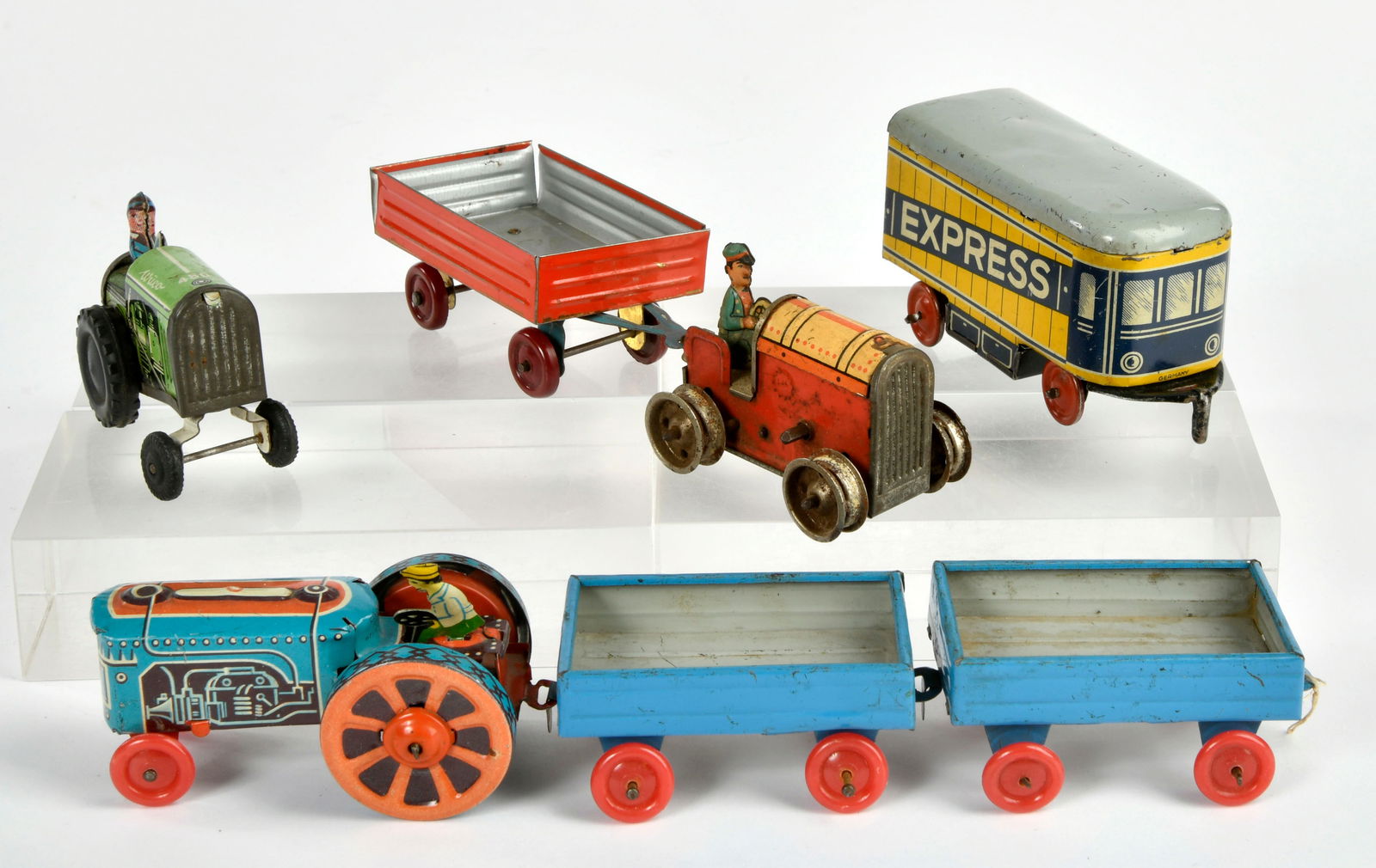 Fischer, 3 Traktoren und Anhanger (1 of 1)