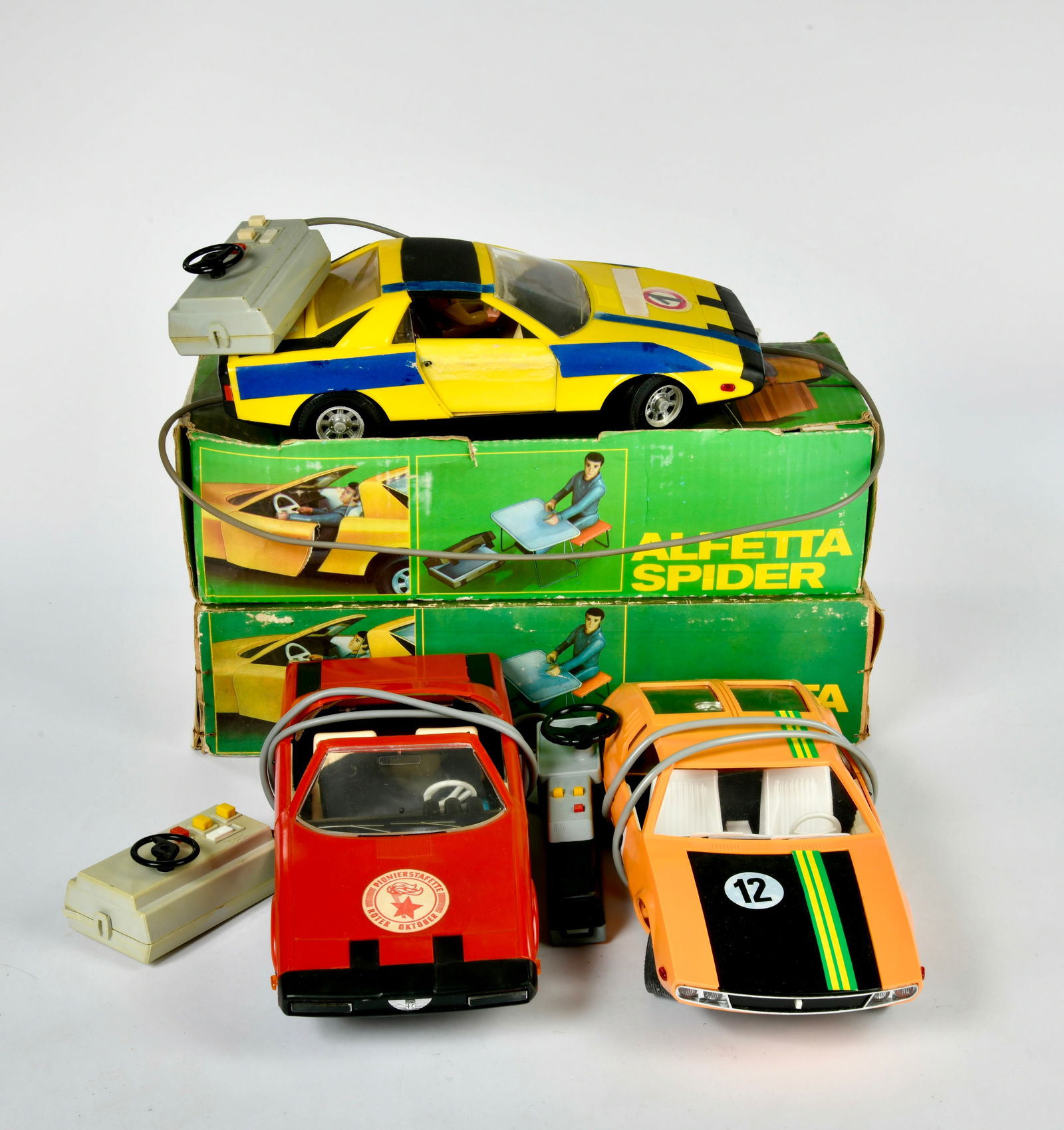 Anker De Tomaso & 2x Piko Alfetta Spider: Anker De Tomaso & 2x Piko Alfetta Spider, DDR, Kst, Okt, Z 1-2