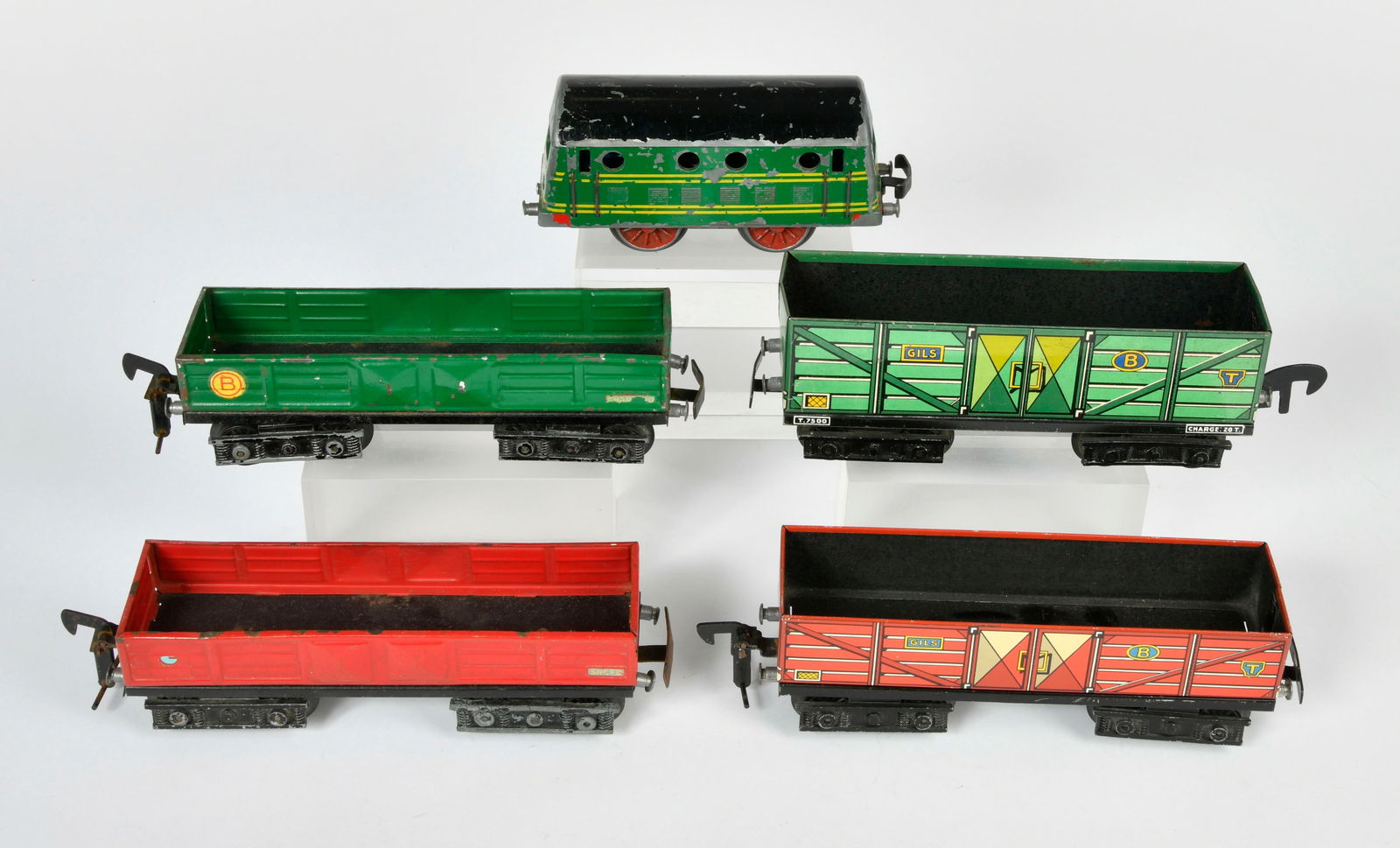 Gils, Lok und 4 Guterwagen (1 of 1)