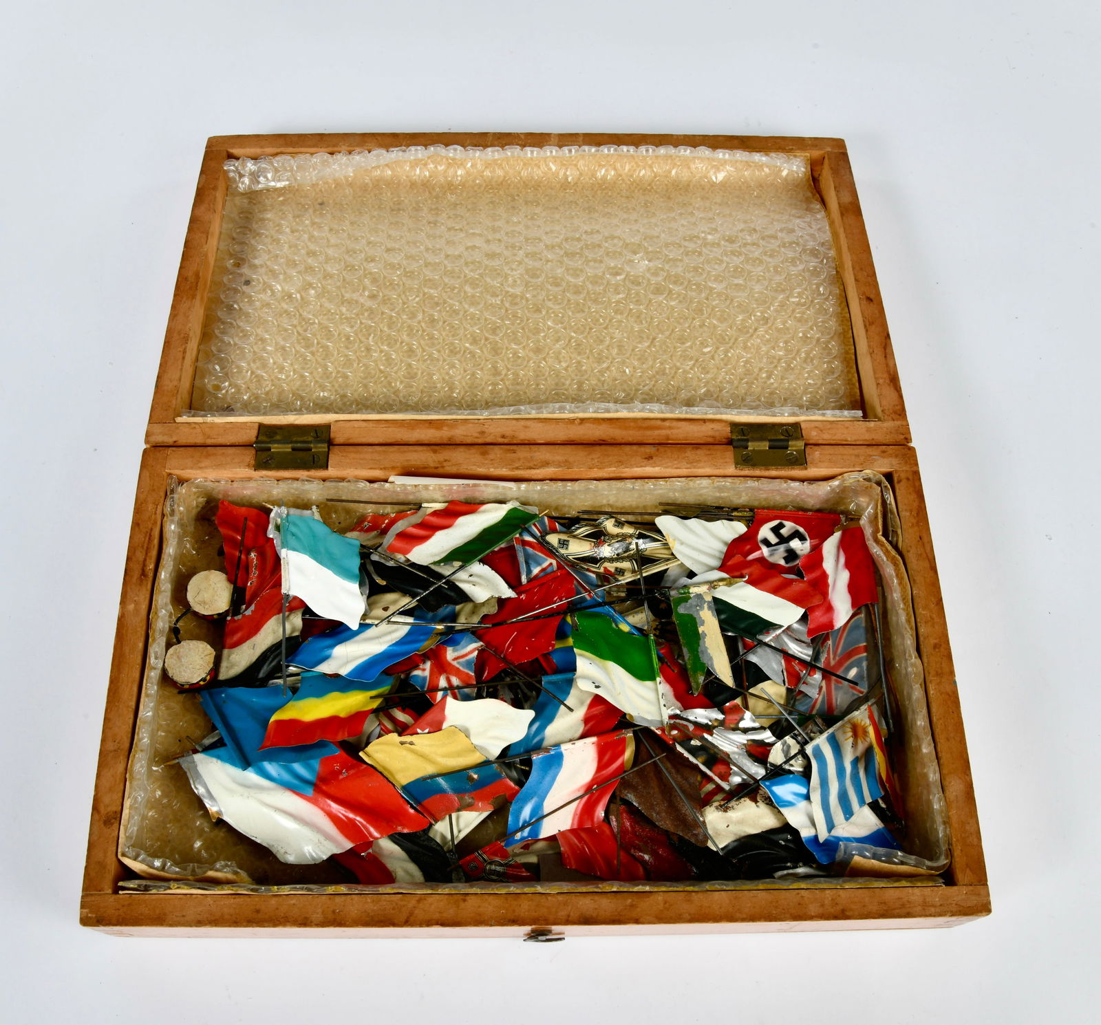 Grosses Konvolut Fahnen und Flaggen: Grosses Konvolut Fahnen und Flaggen, teilw. ausgebessert oder LM, bitte besichtigen