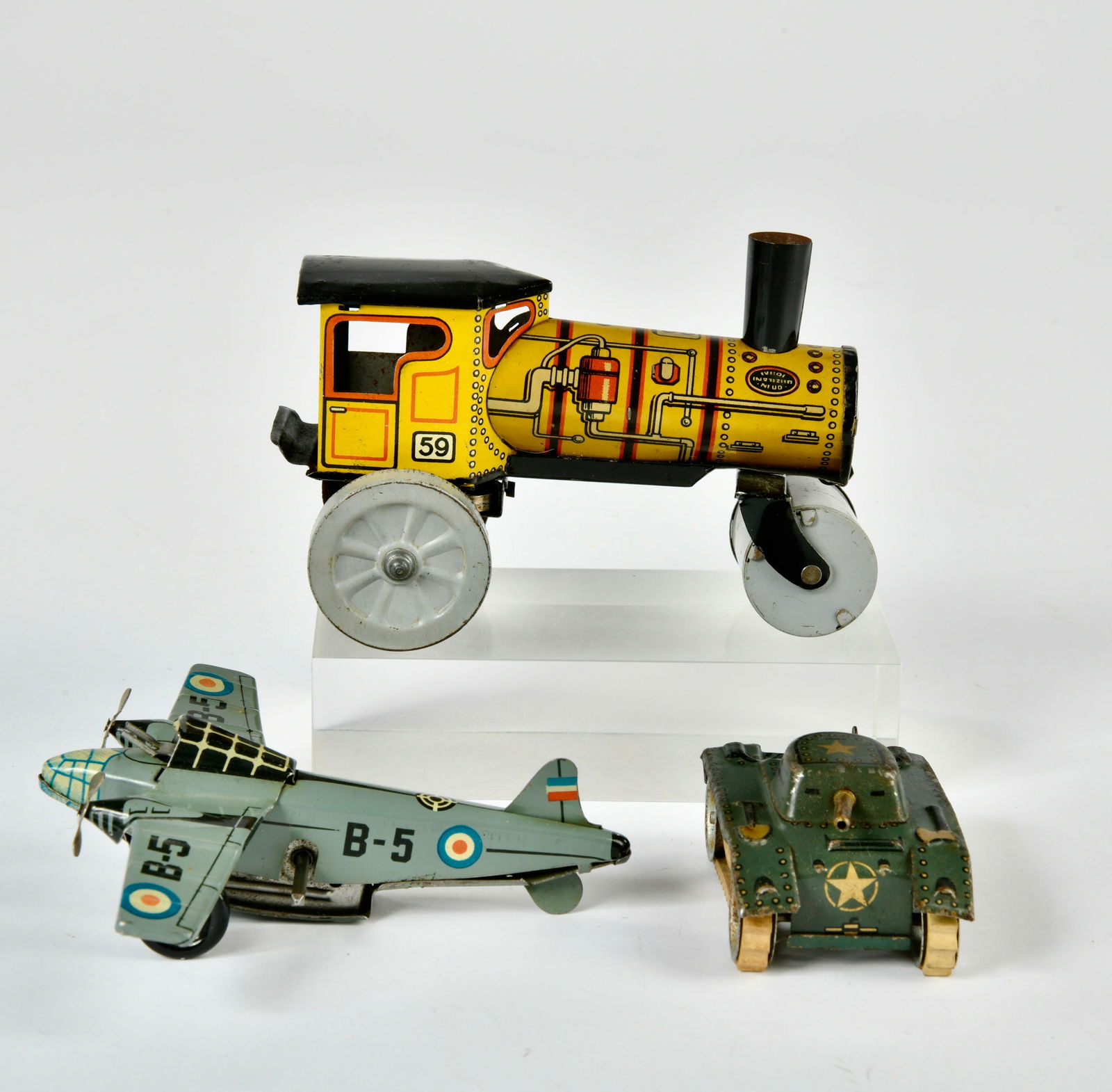 Arnold u.a., Militar Flugzeug, Panzer und Walze: Arnold u.a., Militar Flugzeug, Panzer und Walze, 10-13 cm, VK, Blech, teilw. unvollstandig, Z 2-3