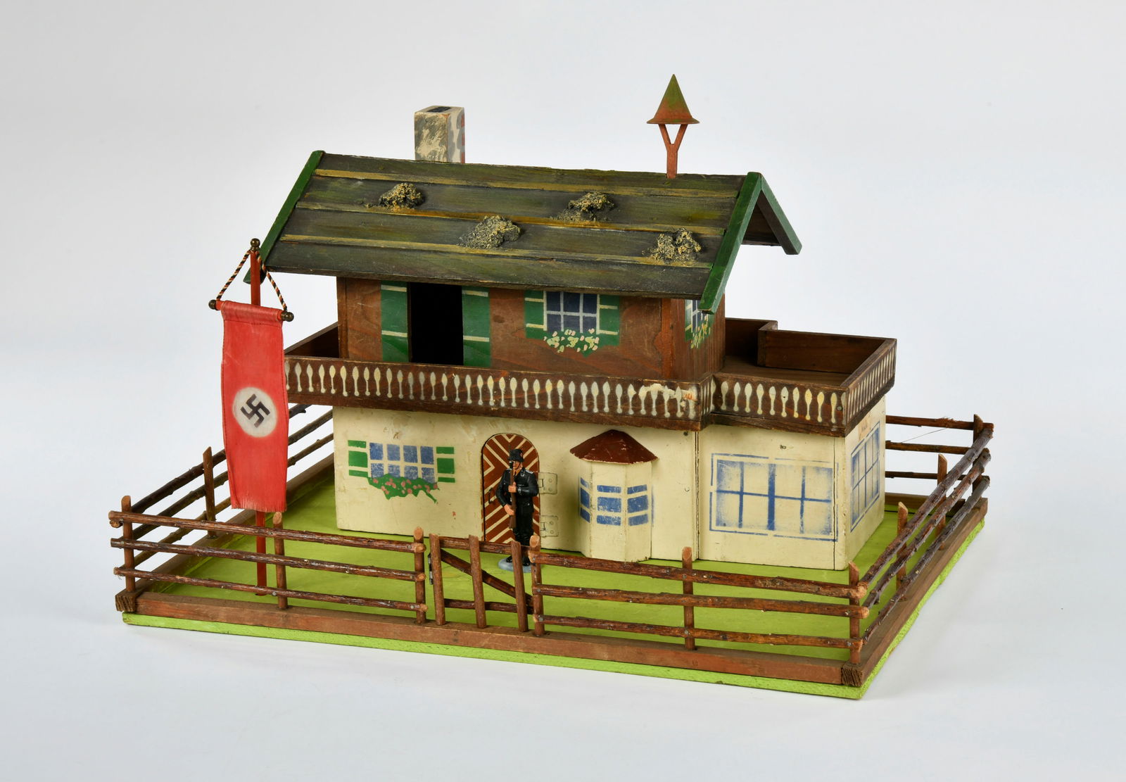 Elastolin, Berghof Nr. 18420: Elastolin, Berghof Nr. 18420, Germany VK, 49x37x34 cm, alles original, mit spaterer Elastolin SS Kst Wache, schoner Originalzustand