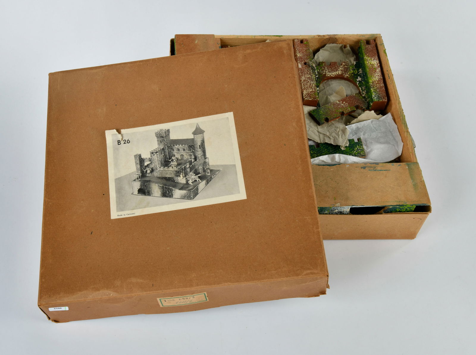 Ritterburg B 26: Ritterburg B 26, Germany, im Originalkarton, 38 cm, Holz, Z 1