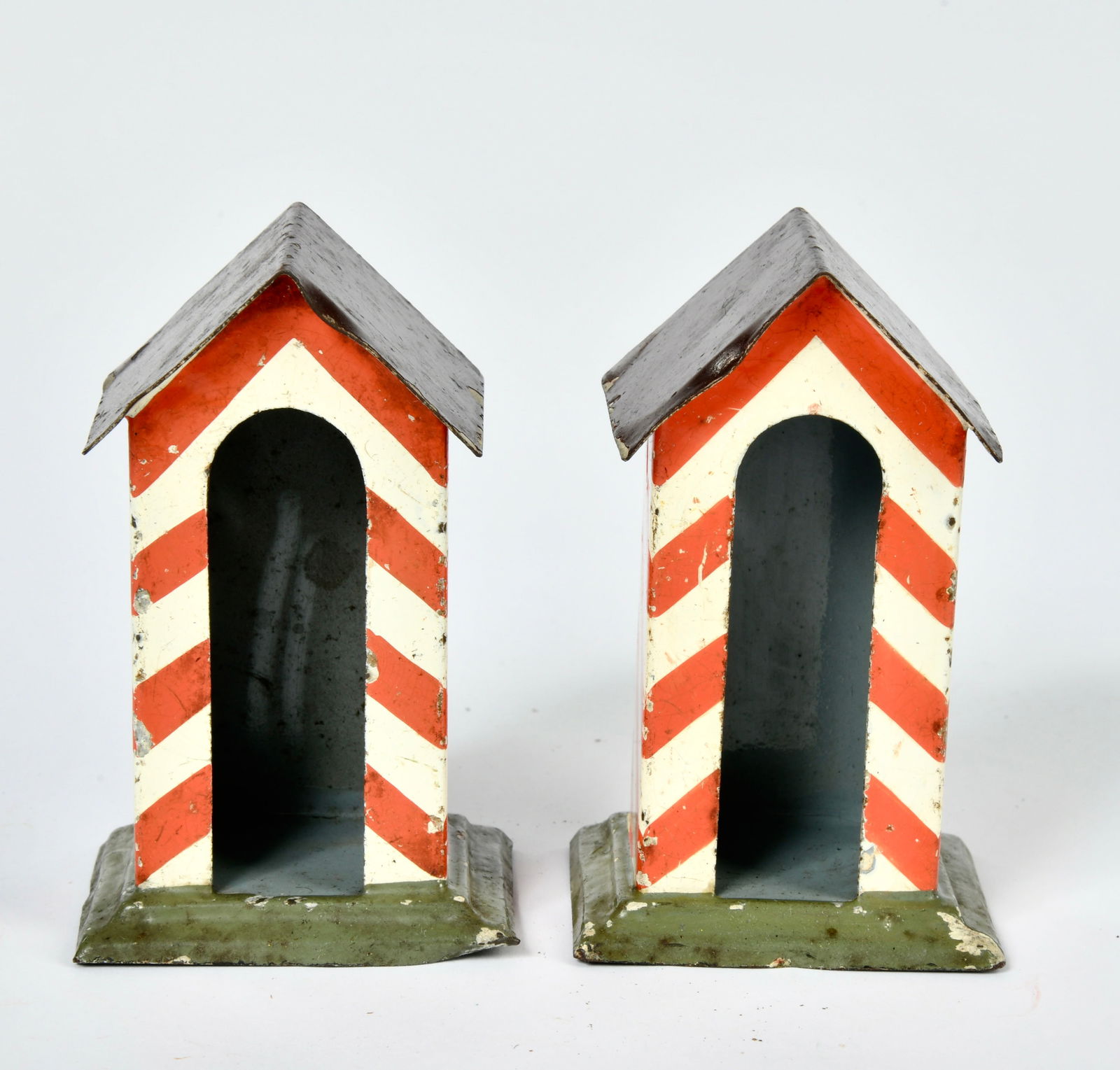 2x Marklin, 8120 Schilderhauschen, Wachhaus (1 of 1)