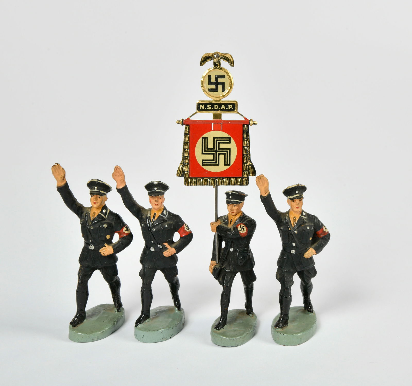 Elastolin, 4 SS Manner u.a. Fahnentrager (1 of 1)