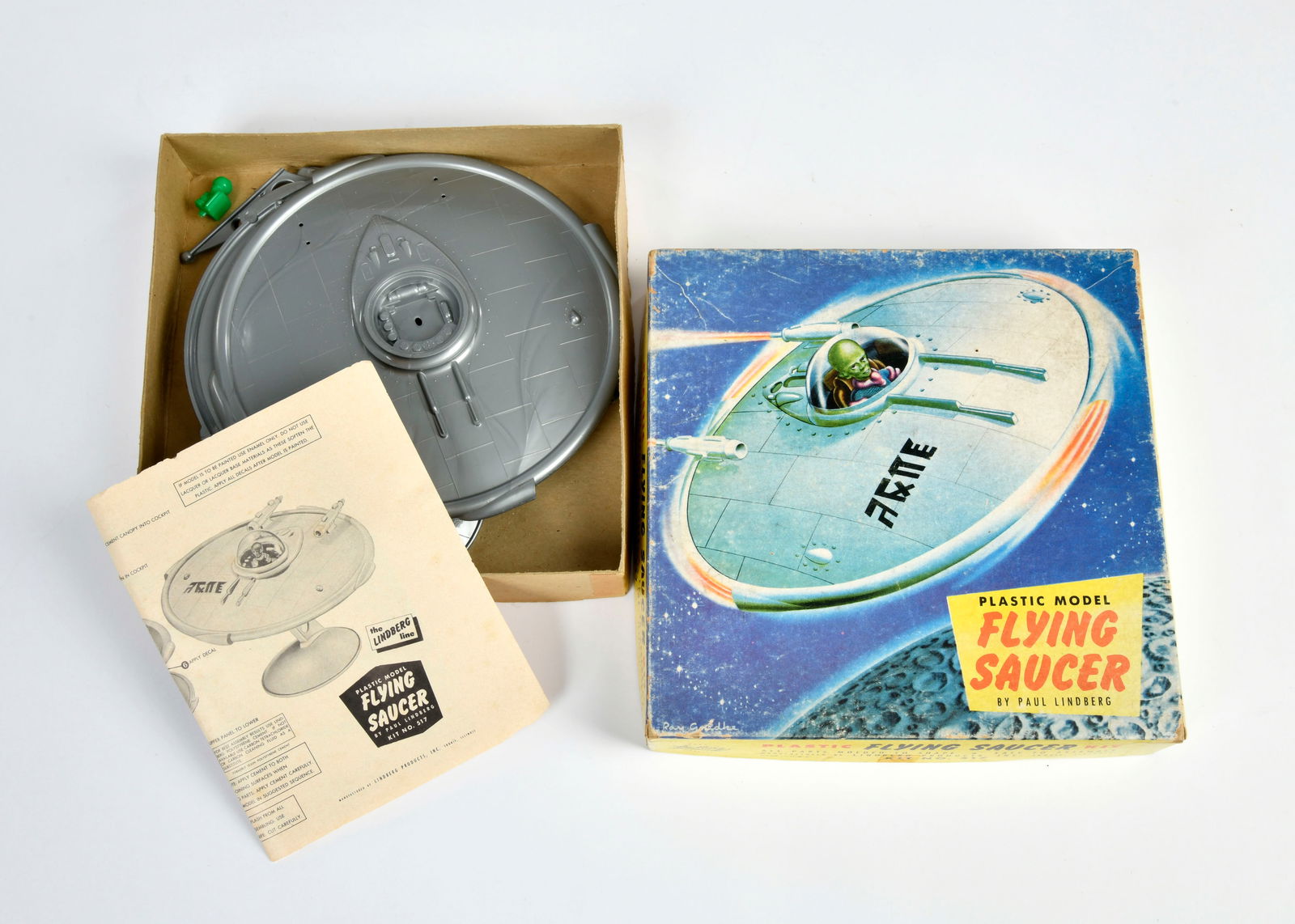Lindberg, Flying Saucer Kit: Lindberg, Flying Saucer Kit No. 517, USA, 1952, Kst, Okt. mit original Anleitung, Z 2, Z 1