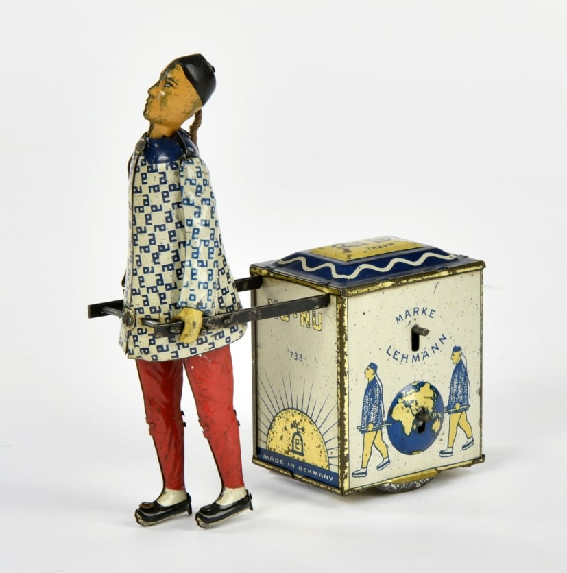 Lehmann, Nu Nu Kistentrager (1 of 1)