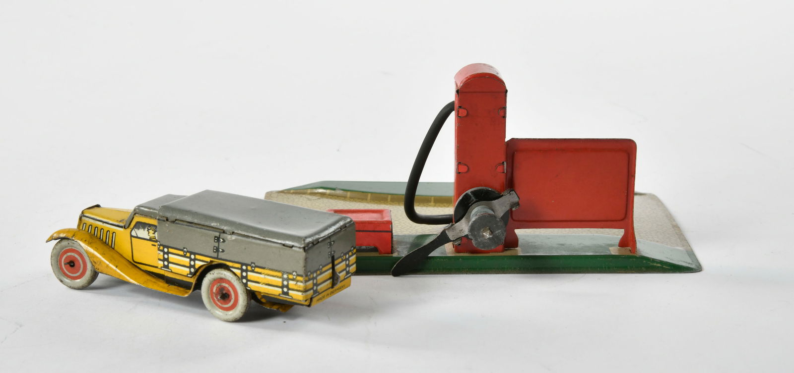 Tippco, Essolub Tankstelle mit Fahrzeug (1 of 1)