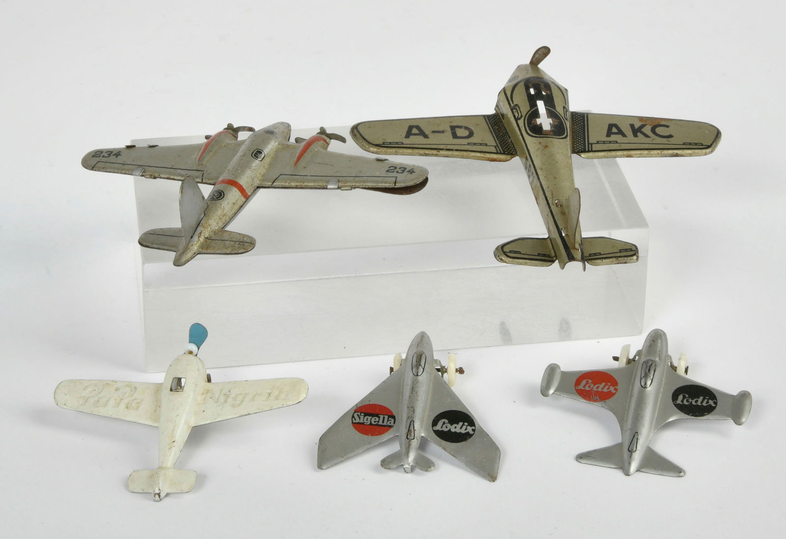 5 Penny Toy Flugzeuge (1 of 1)