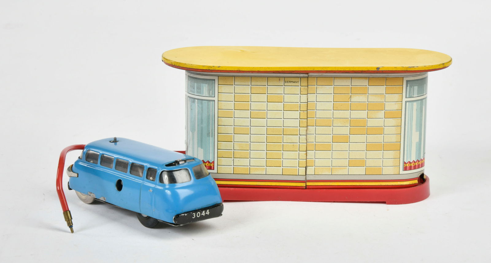 Distler, Tankstelle mit Varianto Bus (1 of 2)