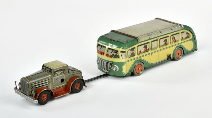 Arnold, Reisebus mit Zugmaschine (1 of 1)