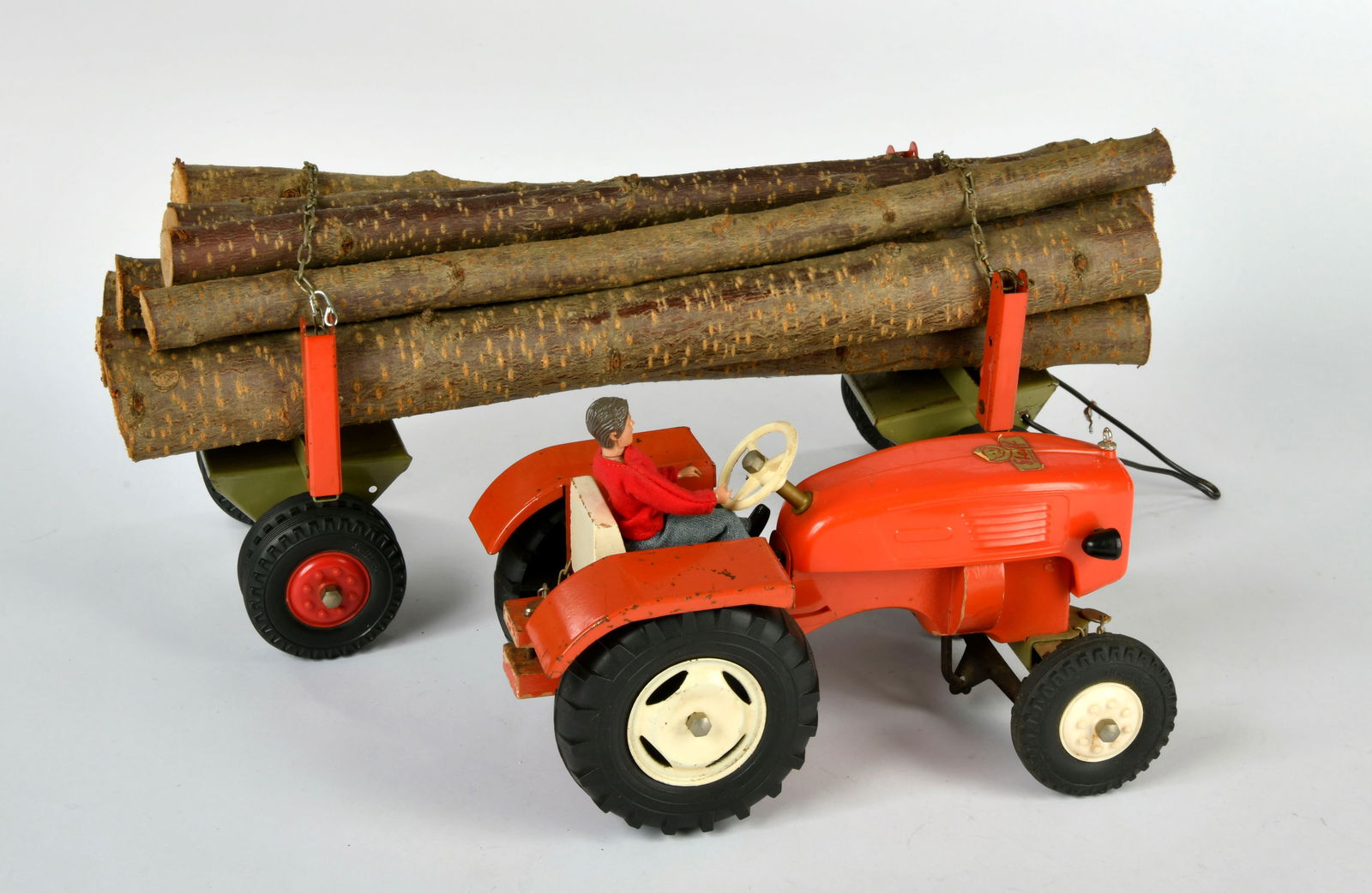 Steiff, Traktor mit Langholzanhanger: Steiff, Traktor mit Langholzanhanger, W.-Germany, 70 cm, GemBw, LM, Z 2-3