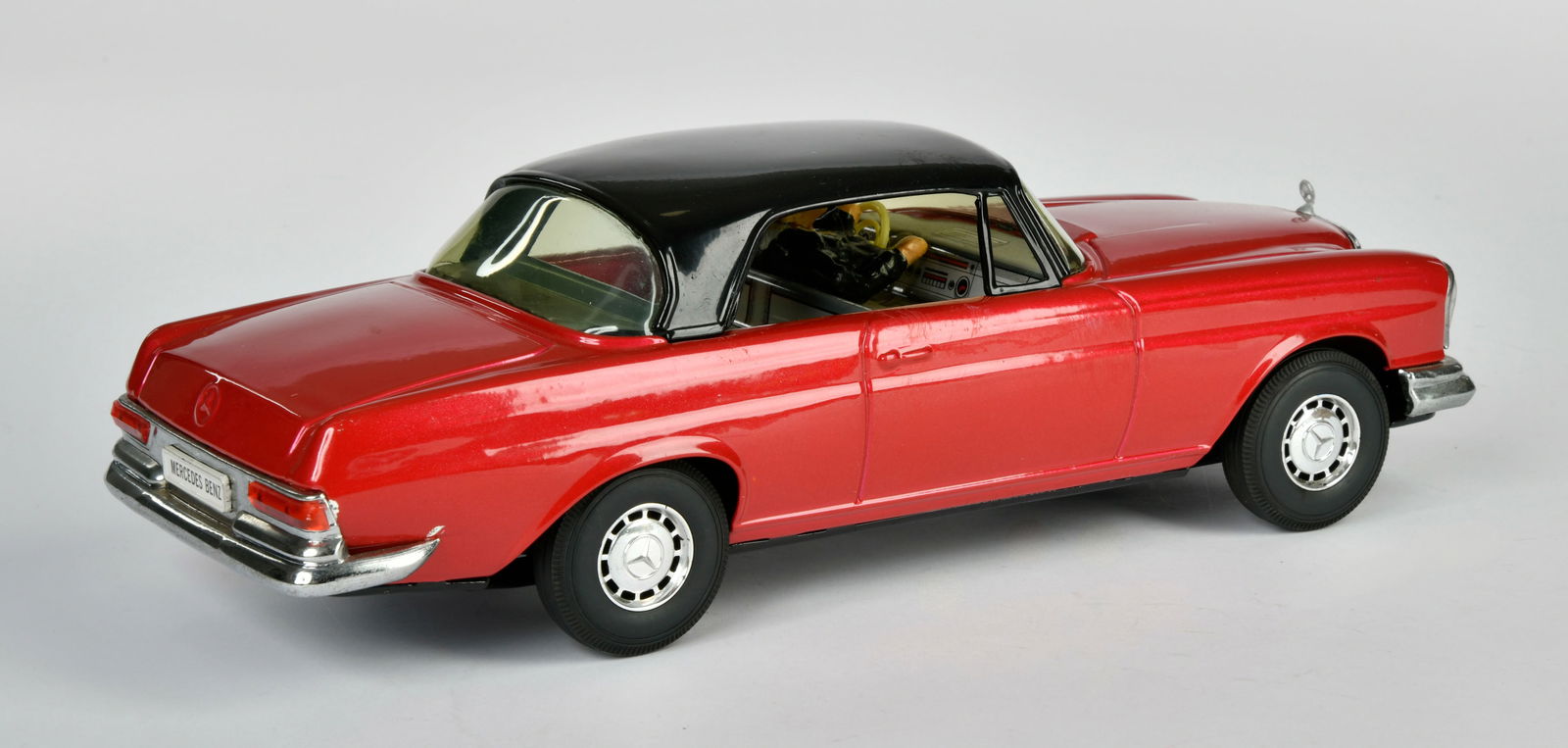 Ichiko, Mercedes Benz (1 of 1)