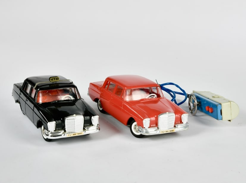 Gama, Mercedes Taxi & Mercedes: Gama, Mercedes Taxi & Mercedes, W.-Germany, 23 cm, Sterne fehlen, 1x Riss im Dach, Funktion 1x ok, Z 2