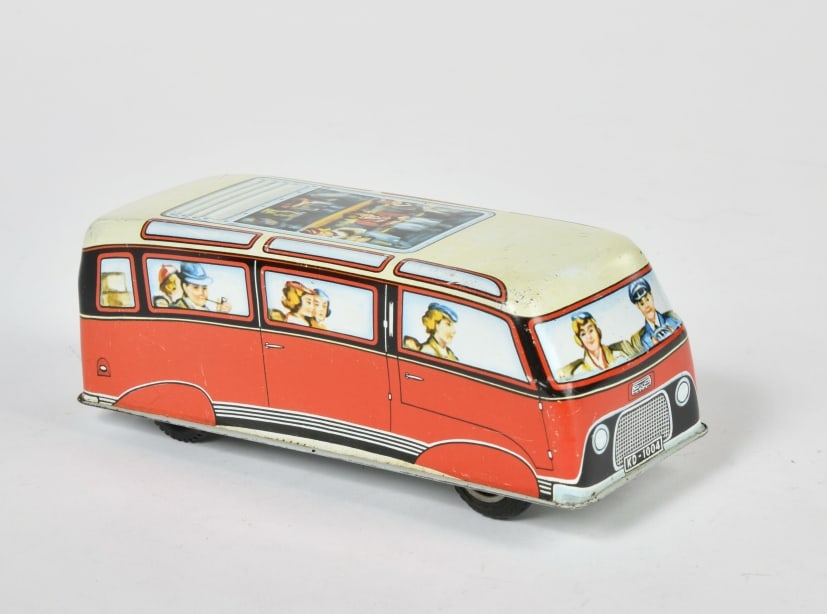 Konrad Dressler, Reisebus (1 of 1)