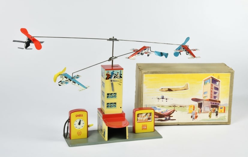 Hoch & Beckmann, Shell Tankstelle mit Flughafen und Flugzeugen (1 of 1)