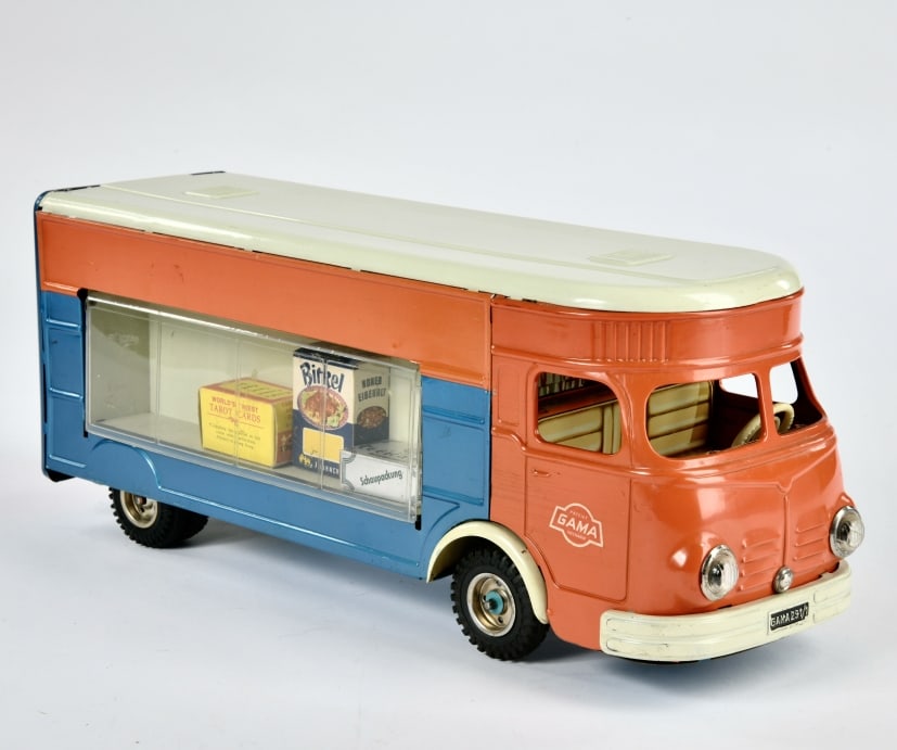 Gama, Verkaufswagen 262/2: Gama, Verkaufswagen 262/2, W.-Germany, 35 cm, Blech, Friktion ok, zwei Radkappen fehlen, sonst Z 1-2