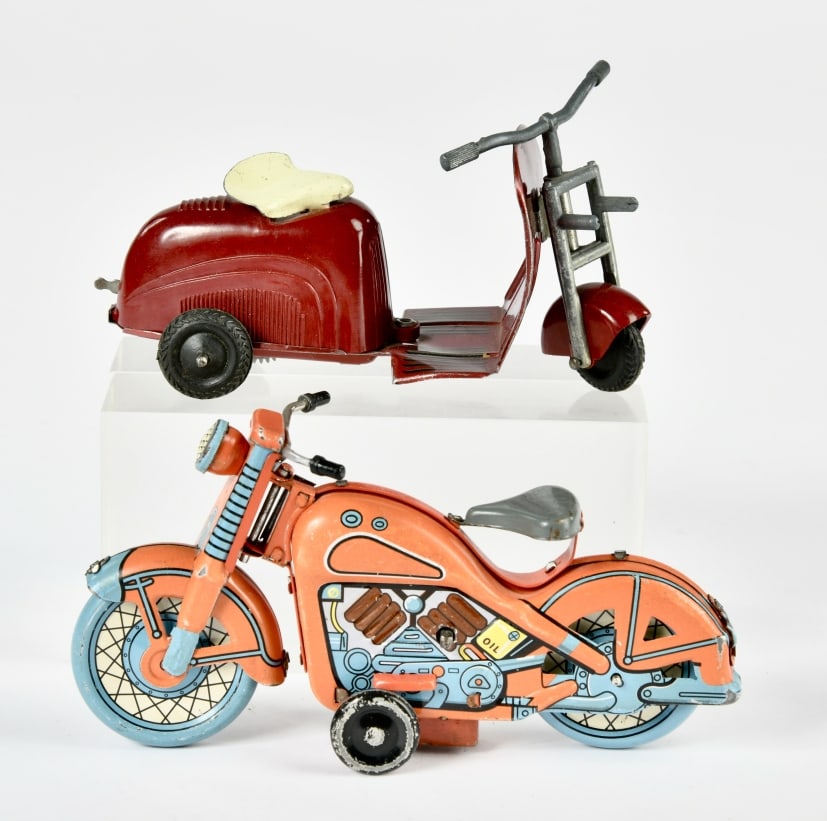 Wuco u.a., 2 Motorrader: Wuco u.a., 2 Motorrader, 12-13 cm, UW ok, 1x Lampe fehlt, sonst Z 2