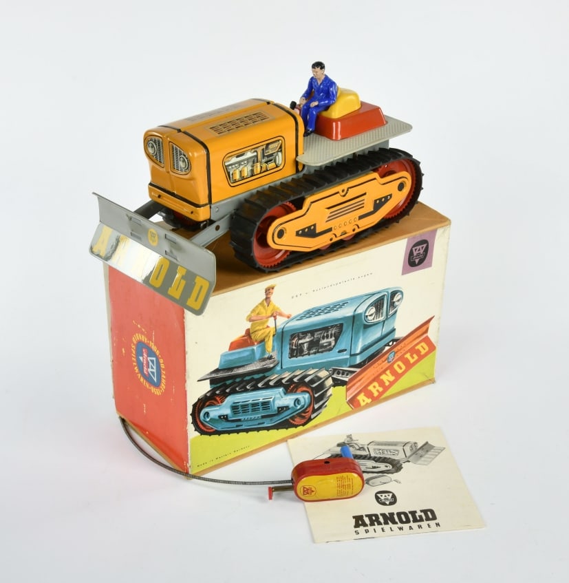 Arnold, Raupe (1 of 2)