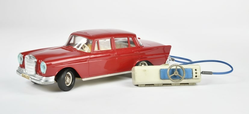 Gama, 375 Mercedes Benz 220 S (1 of 1)