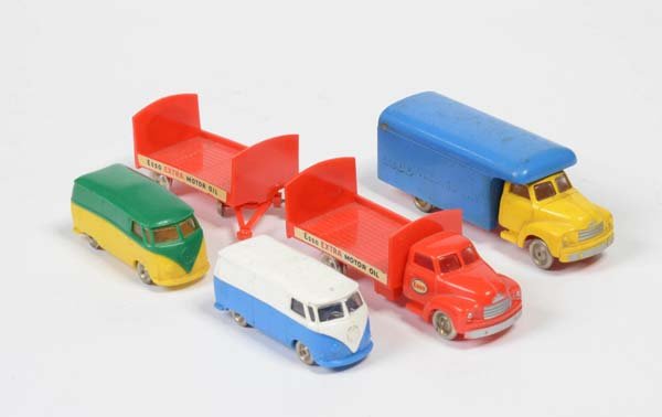 Lego: English: Lego, 4 Cars + 1 Trailer, Denmark, plastic, condition 1/3+ Deutsch: Lego, 4 Autos + 1 Anhänger, Denmark, 5-8,5 cm, Kunststoff, Z 1/3+, (3058)