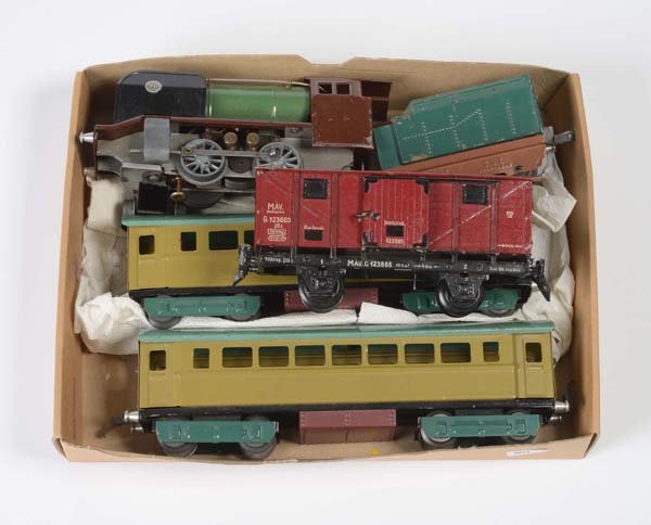 Loco: English: Loco with 2 Wagon, gauge 0, tin, drive not checked, with model wagon, condition 1-/2- Deutsch: Lok mit 2 Wagen, Spur 0, Blech, Antrieb nicht geprüft, mit Modellwaggon, Z 1-/2-, (951)