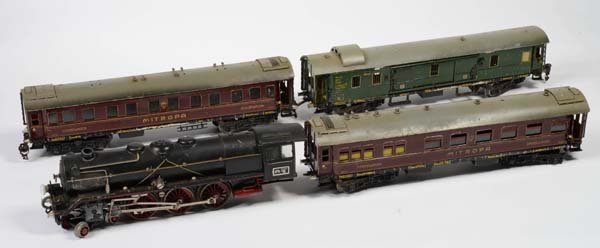 Maerklin: English: Maerklin, Loco 12920+ 3 Waggon, Germany, gauge 0, paint damage, for restoration, please inspect Deutsch: Märklin, Lok 12920 + 3x 40 cm Wagen, Germany, Spur 0, Lackmängel, Kleinteile fehlen,