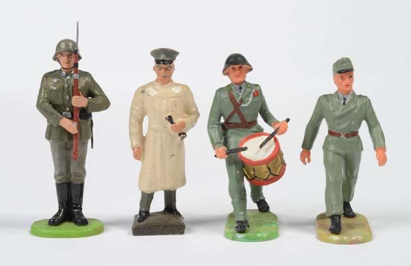 Elastolin: English: Elastolin, 3 Soldiers + 1 Lineol Doctor (out of composite), plastic, condition 1/2+ Deutsch: Elastolin, 3 Soldaten + 1 Lineol Arzt (Masse), Germany, 7 cm, Kunststoff, Z 1/2+, (3348)