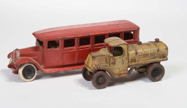 Bus + Tank Truck: English: Bus + Tank Truck, cast iron, paint damage, condition 2-3 Deutsch: Bus + Tankwagen, 17 + 26 cm, schwere Gussausführung, Lackmängel, Z 2-3, (3790)