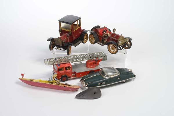 Schuco: English: Schuco, Paya + Kellermann: Tin Toys, mixed condition, please inspect Deutsch: Schuco, Paya + Kellermann: Blechspielzeug, 19 - 23 cm, gemischter Zustand, bitte besichtigen, (2487)