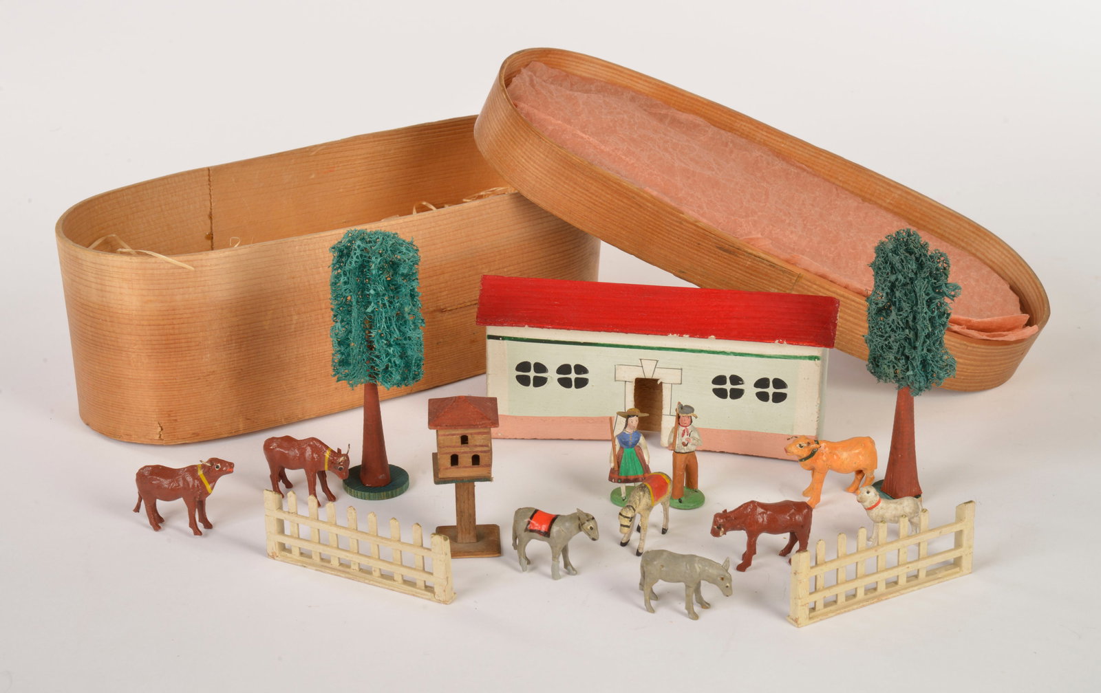 Bauernhof in Spanschachtel: Farm in box, Germany pw, 25 x 10 cm, wood/composite, socle of a tree, fence and 2 donkys with small defects, otherwise nice original condition