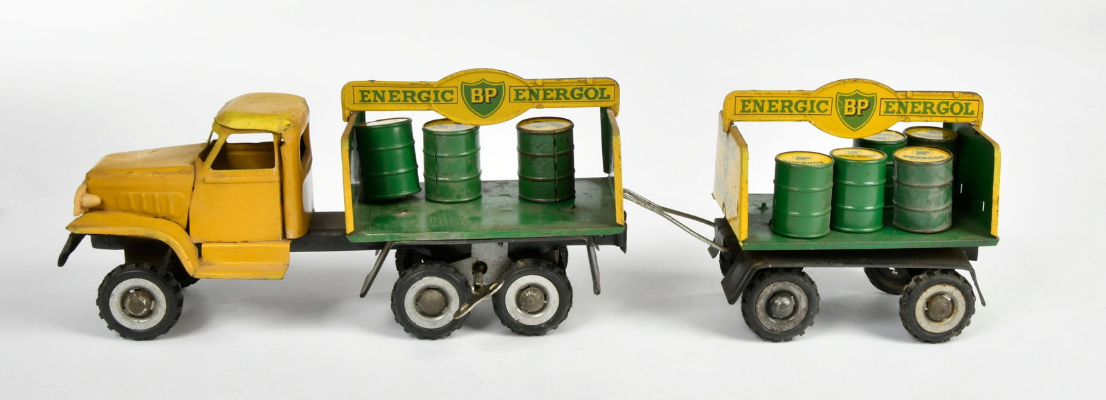 BP Energol Lieferwagen mit Anhanger: BP Energol Lieferwagen mit Anhanger, France, 42 cm, mit Fassern, LM, UW ok, Z 2-3