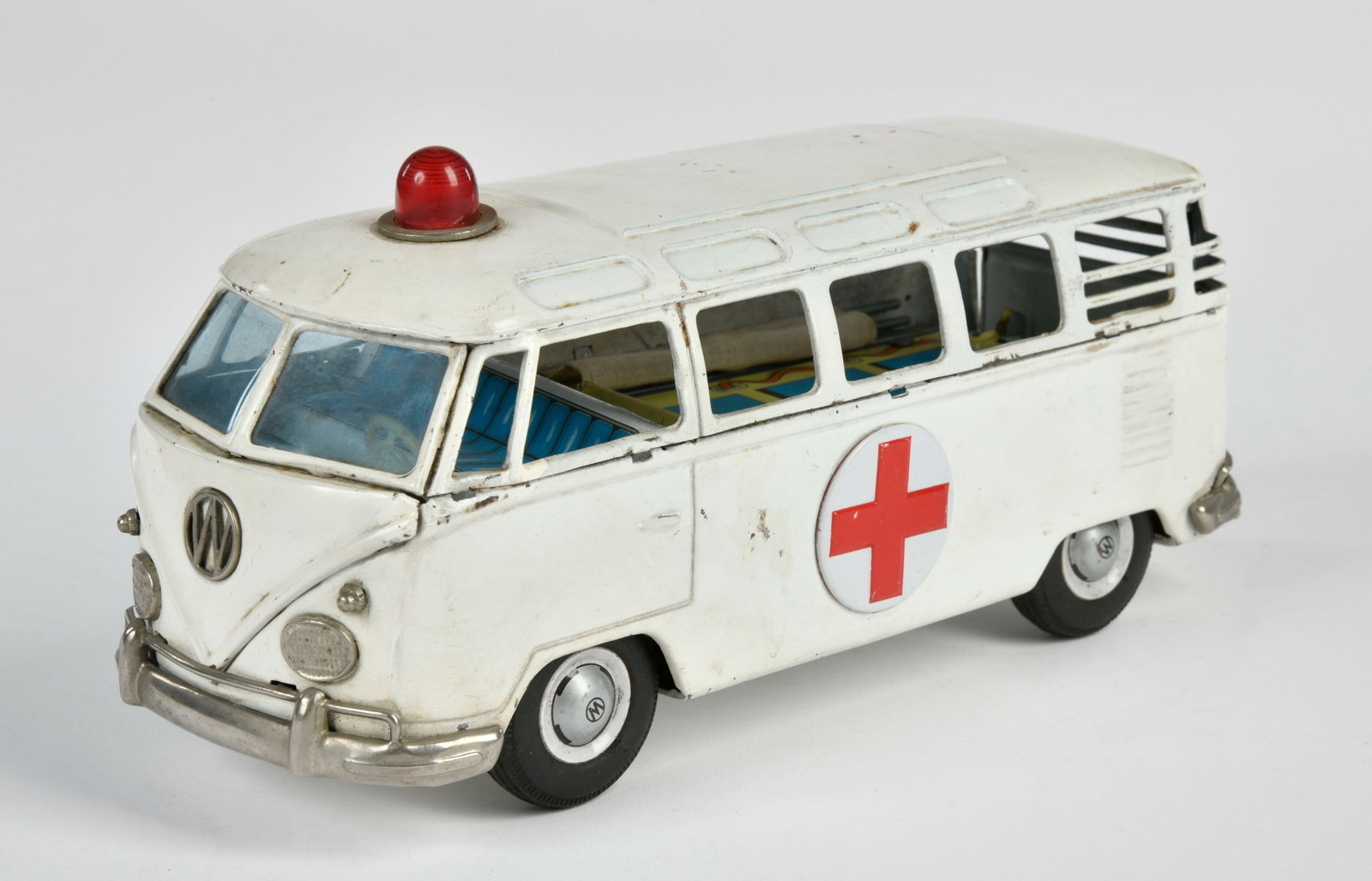 Bandai, VW Bus Ambulanz (1 of 2)