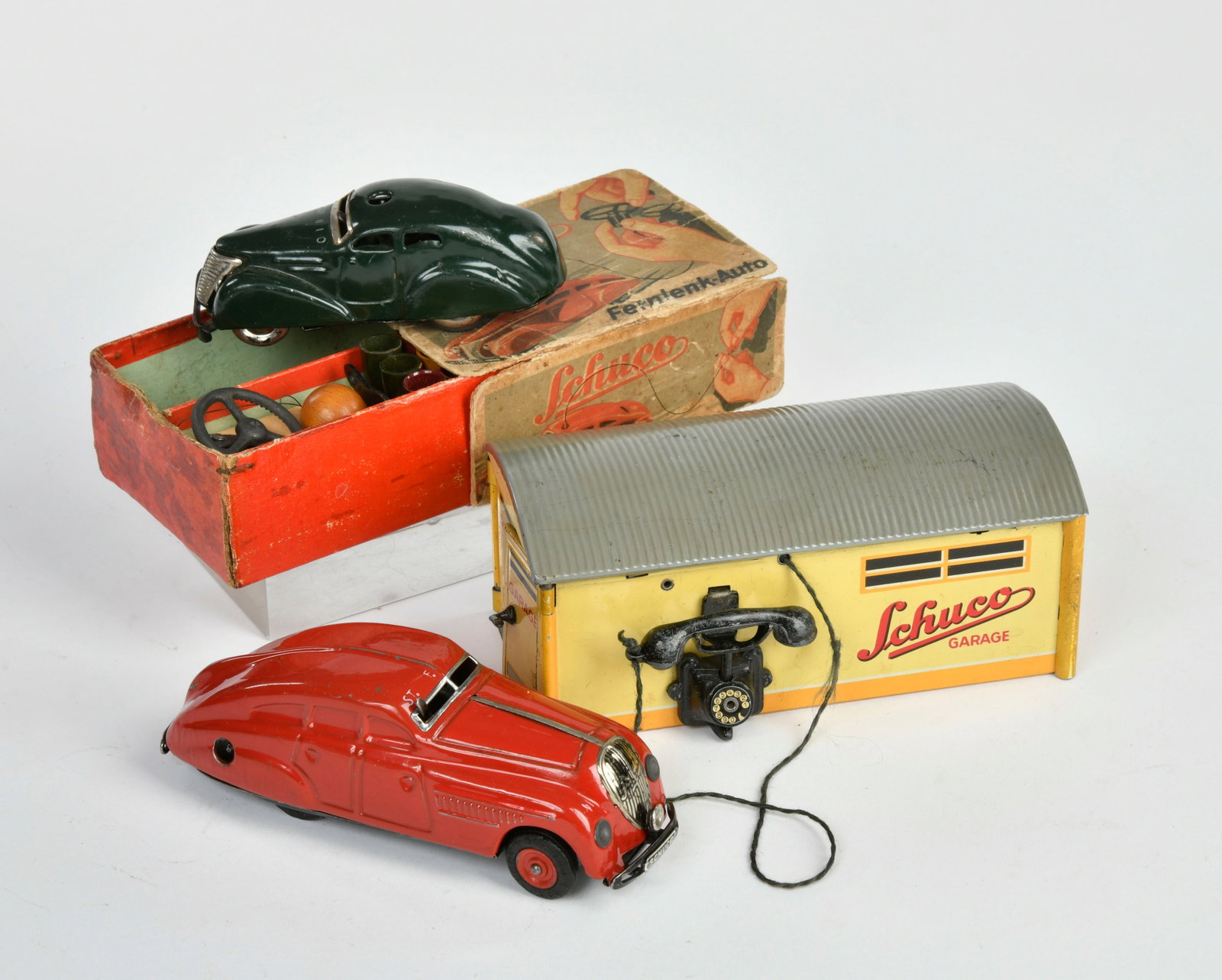 Schuco, Garage mit Auto 1750 & Fernlenk-Auto 3000 (1 of 2)