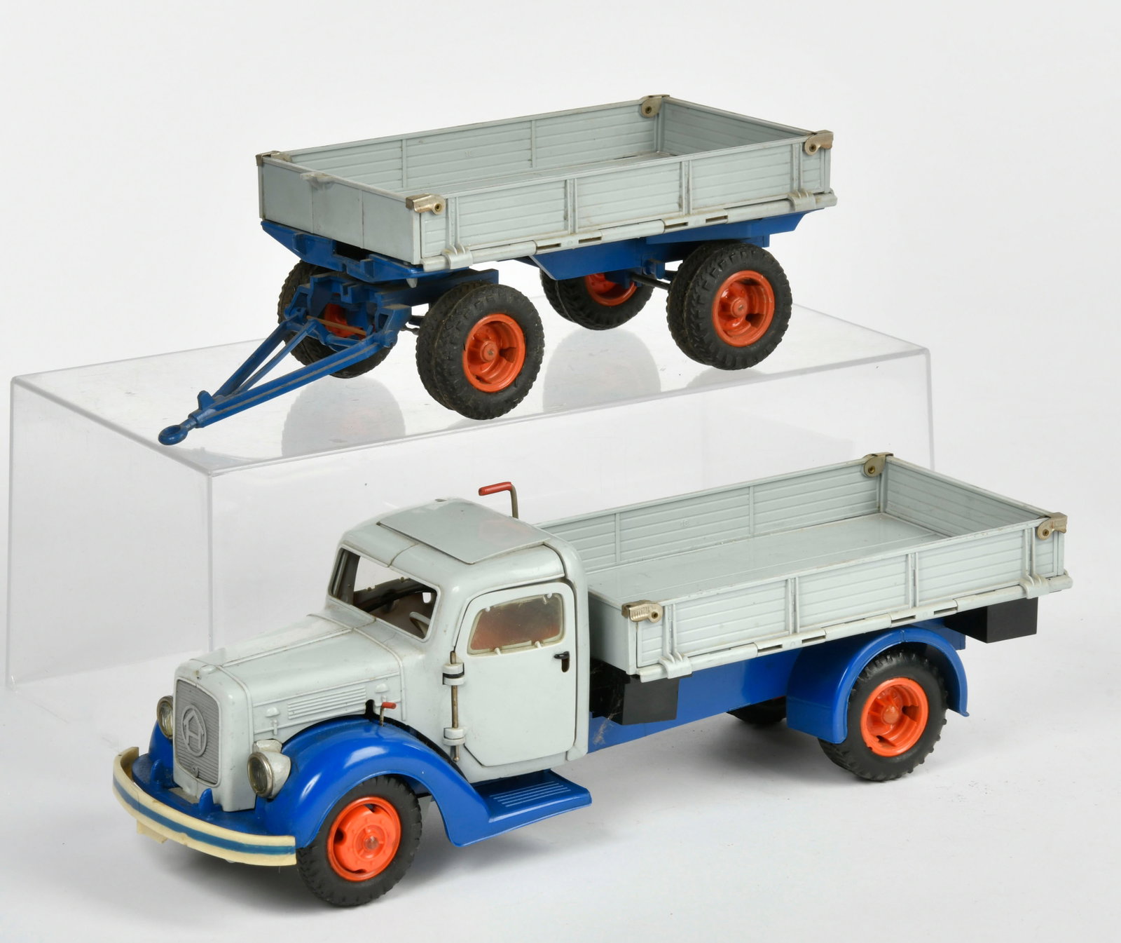 Hausser, LKW mit Anhanger: Hausser, LKW mit Anhanger, W.-Germany, 58 cm, UW ok, hangt etwas nach, Kst, Z 2
