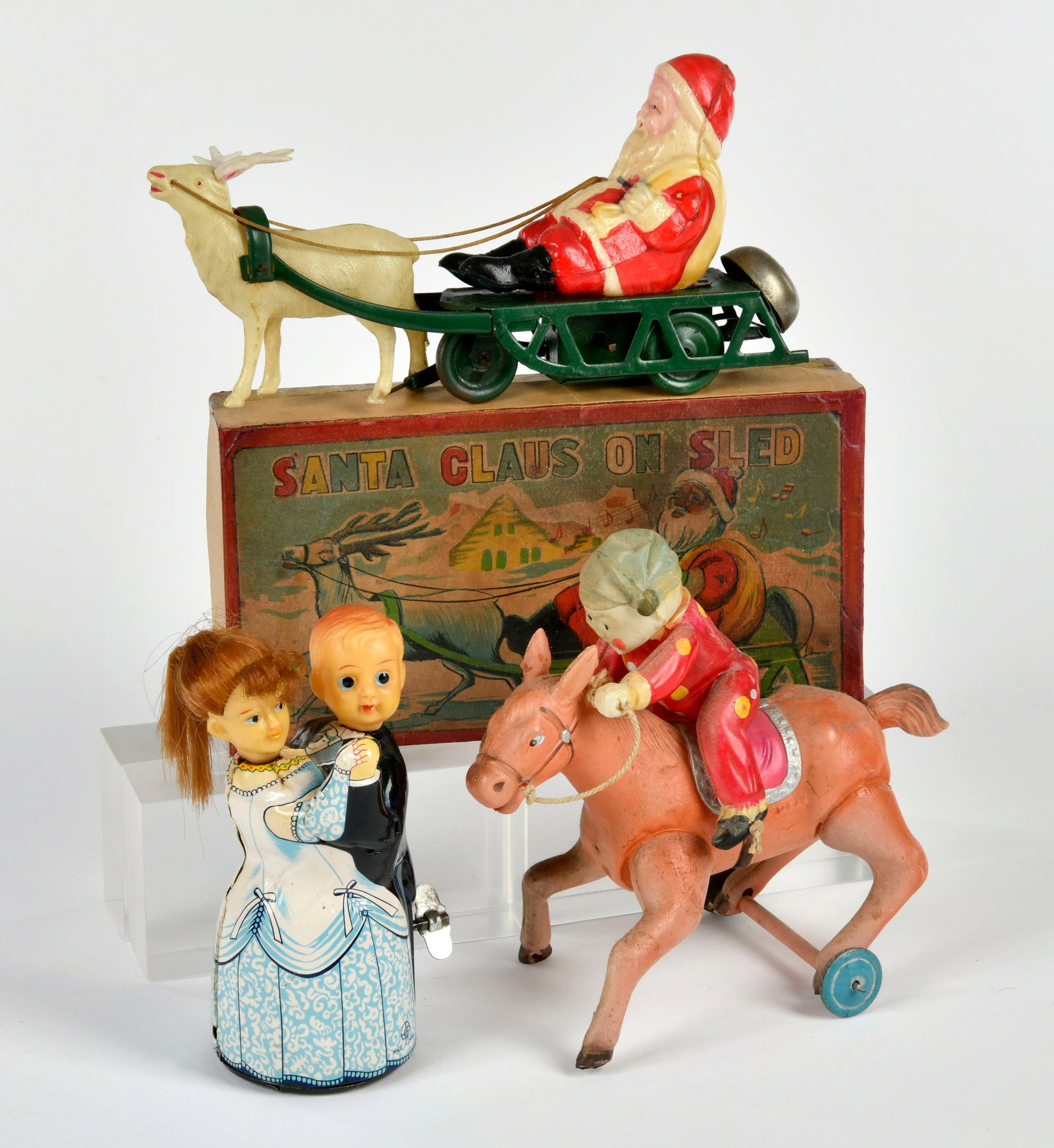 Santa on sled, Tanzpaar und Reiter (1 of 1)