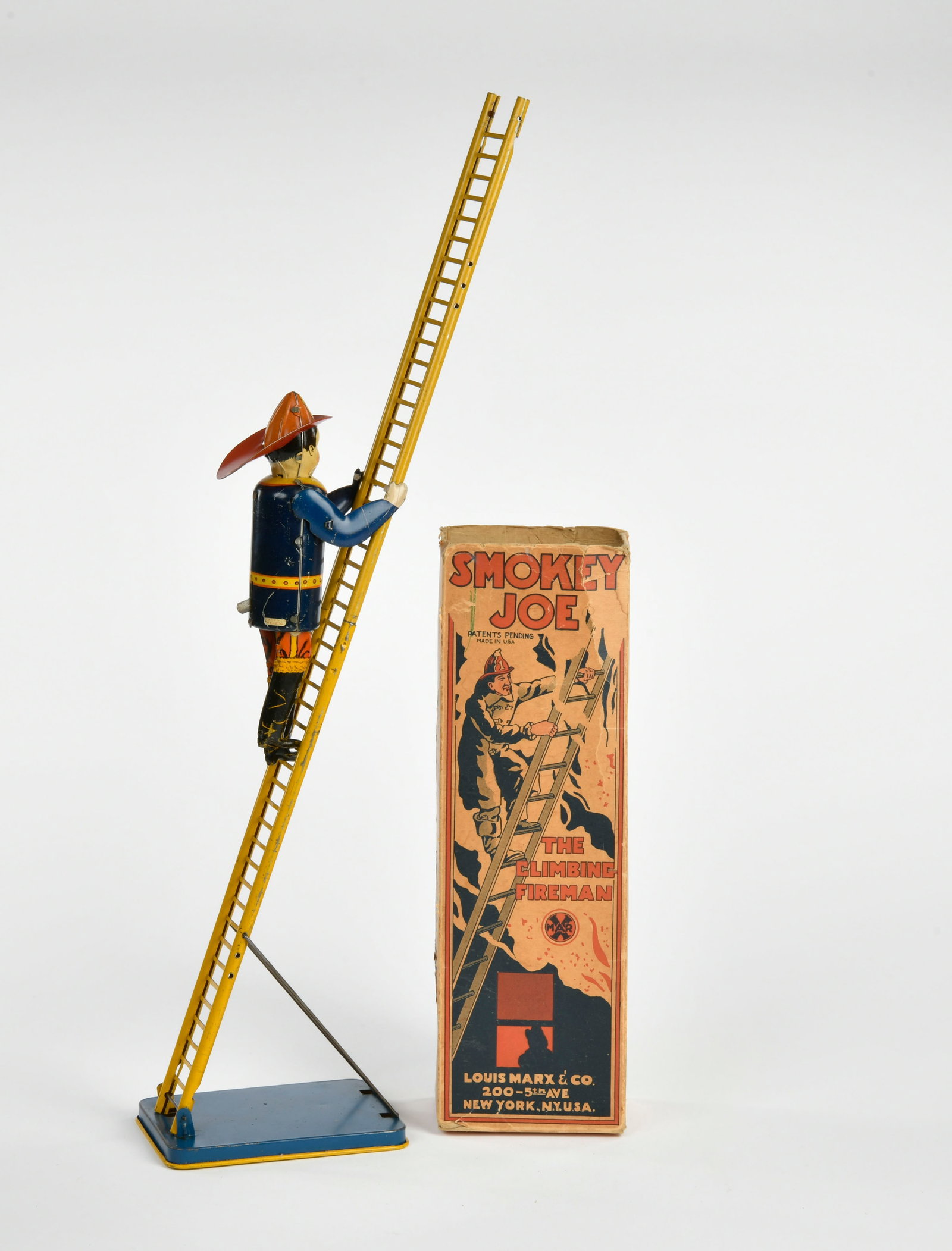 Marx, Feuerwehrmann auf Leiter (1 of 2)