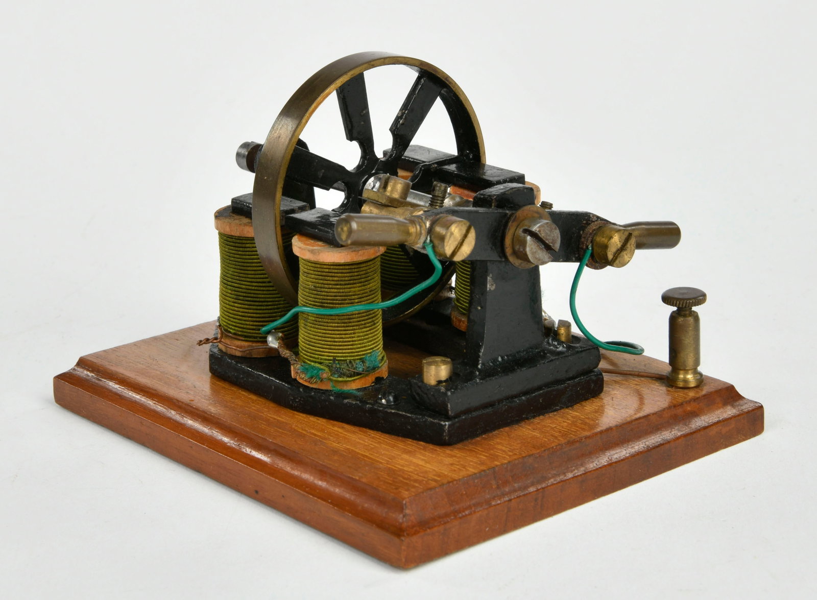 Motor mit 4 Spulen und Rad: Motor mit 4 Spulen und Rad, VK, 12,5 cm, 4,5 V, Funktion ok