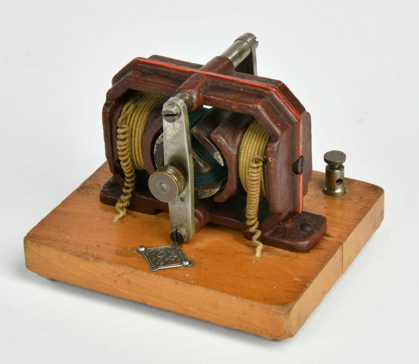 Bing, Motor: Bing, Motor, 4 Volt auf Holz, 9 cm, min. LM