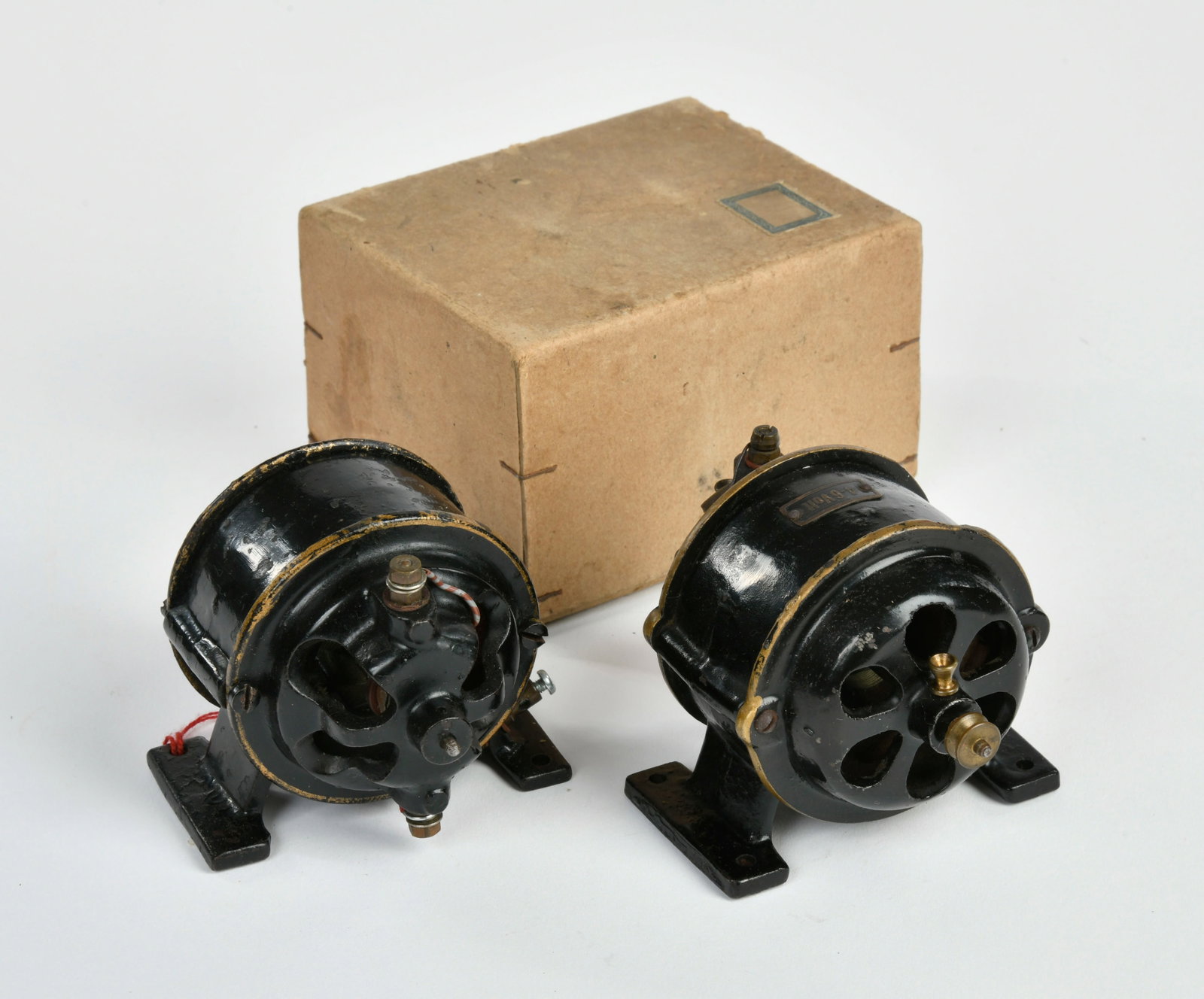 2 Guss Motoren: 2 Guss Motoren, 10 cm, VK, gelaufen, LM