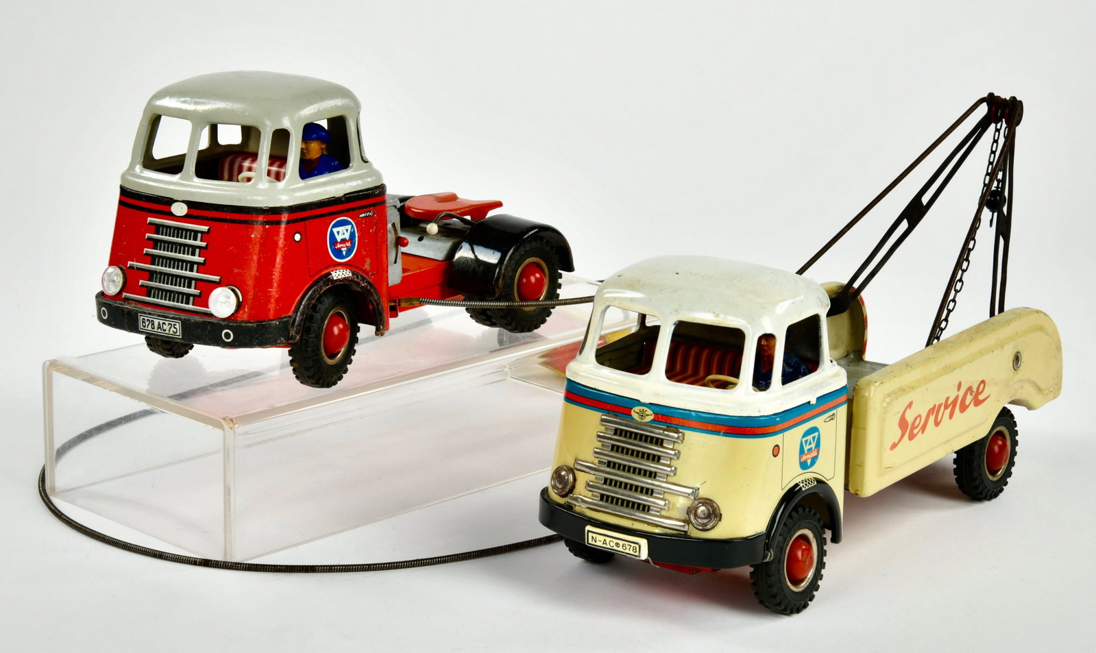 Arnold, Zugmaschine und Service LKW: Arnold, Zugmaschine und Service LKW, Germany, Blech, LM, teilw. ausgebessert, Z 3