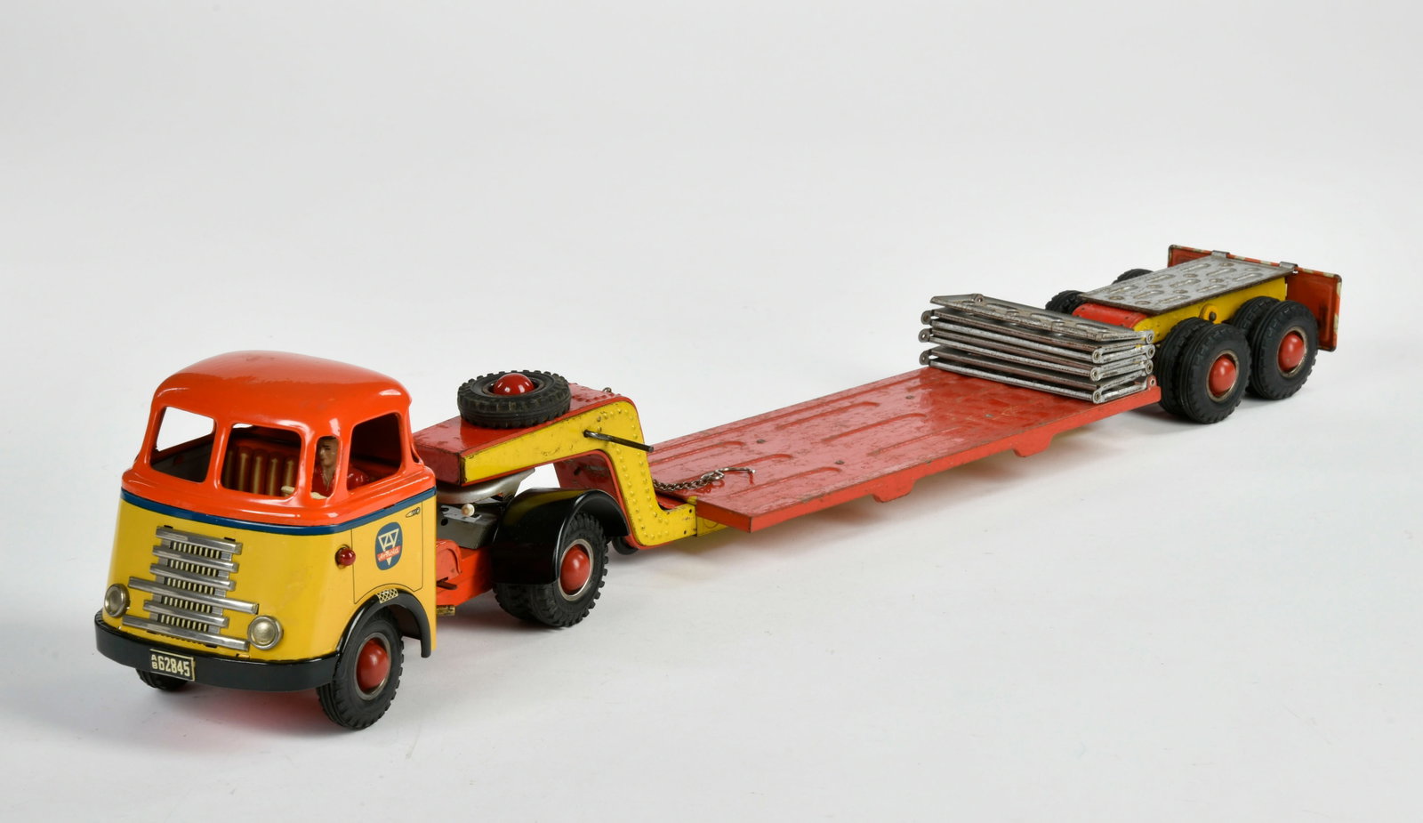 Arnold, Zugmaschine mit Tieflader: Arnold, Zugmaschine mit Tieflader, W.-Germany, 65 cm, Blech, ohne Antrieb, LM, Z 3